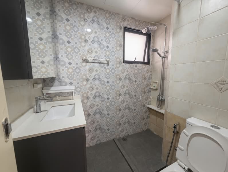 The Mayfair, 1 Jurong East Street 32, 3 Bedrooms, 1,163 sqft, Condominium For Sale, by Cherlyn Tan, 500151011 - Bathroom - PropertyGuru.com.sg