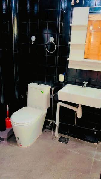578 Pasir Ris Street 53, 578 Pasir Ris Street 53, Room Rental, 200 sqft, HDB Flat For Rent, by Kaushik Bhanushali, 500151014 - Bathroom - PropertyGuru.com.sg
