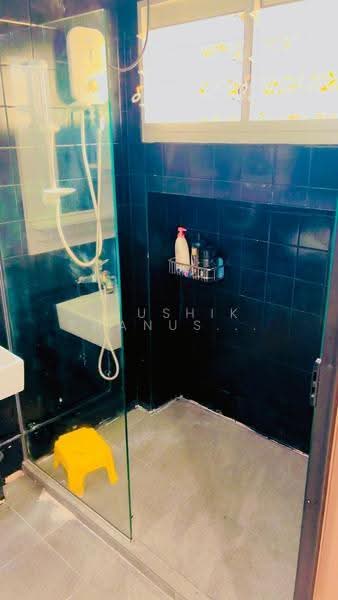 578 Pasir Ris Street 53, 578 Pasir Ris Street 53, Room Rental, 200 sqft, HDB Flat For Rent, by Kaushik Bhanushali, 500151014 - Bathroom - PropertyGuru.com.sg