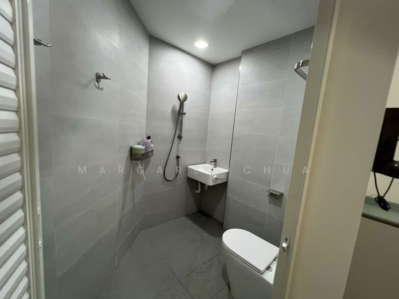 The Waterside, 9 Tanjong Rhu Road, 3 Bedrooms, 2,142 sqft, Condominium For Sale, by Margaret Chua, 500151069 - Maid's Bathroom - PropertyGuru.com.sg