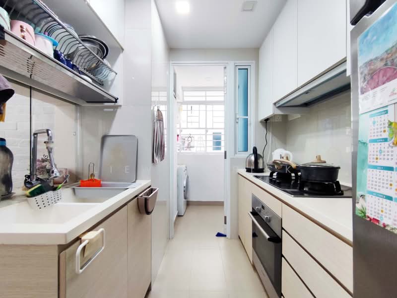The Tampines Trilliant, 21 Tampines Central 7, 3 Bedrooms, 872 sqft, Executive Condominium For Rent, by Liew Derrick, 500151072 - Kitchen - PropertyGuru.com.sg