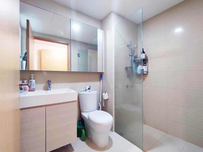 The Tampines Trilliant, 21 Tampines Central 7, 3 Bedrooms, 872 sqft, Executive Condominium For Rent, by Liew Derrick, 500151072 - Bathroom - PropertyGuru.com.sg