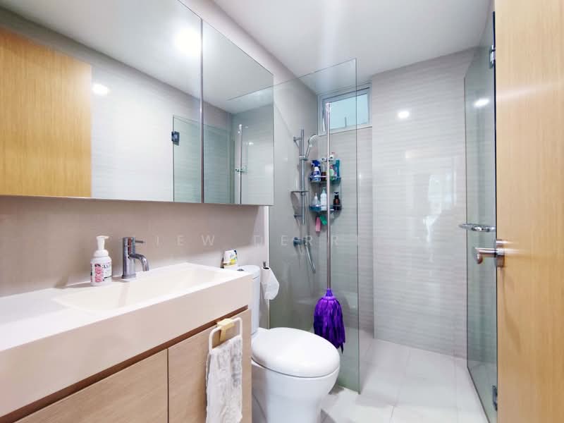 The Tampines Trilliant, 21 Tampines Central 7, 3 Bedrooms, 872 sqft, Executive Condominium For Rent, by Liew Derrick, 500151072 - Bathroom - PropertyGuru.com.sg