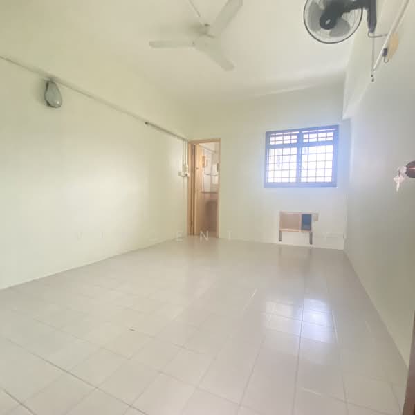 28 Marsiling Drive, 28 Marsiling Drive, 3 Bedrooms, 1,044 sqft, HDB Flat For Sale, by Vincent Tay, 500151073 - Master room - PropertyGuru.com.sg