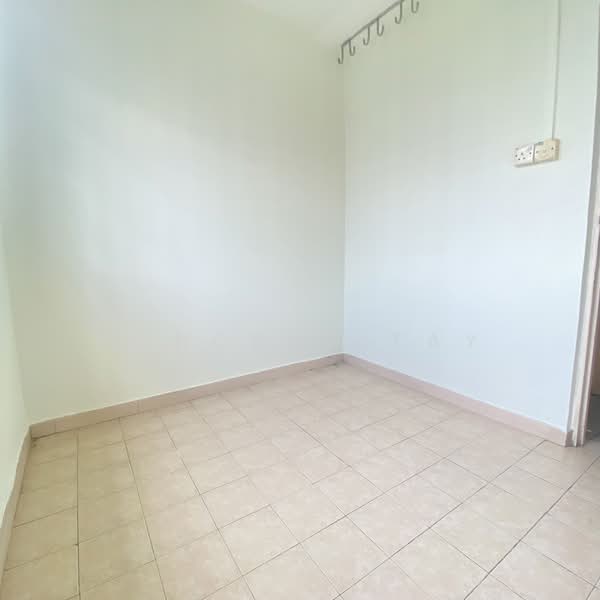28 Marsiling Drive, 28 Marsiling Drive, 3 Bedrooms, 1,044 sqft, HDB Flat For Sale, by Vincent Tay, 500151073 - Utilities room - PropertyGuru.com.sg