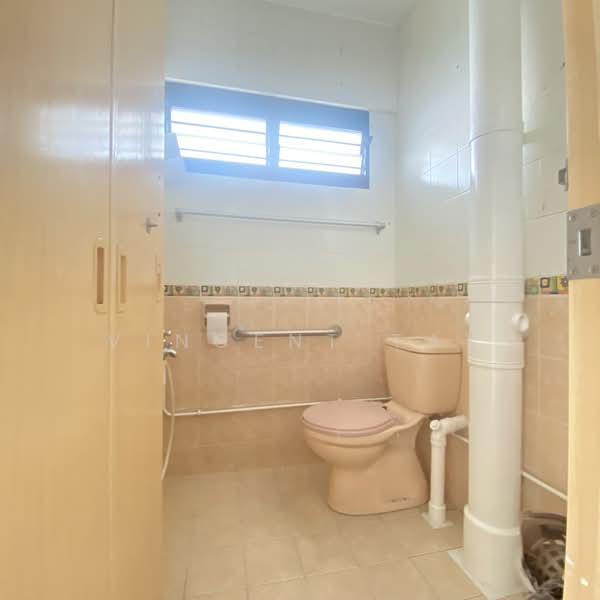 28 Marsiling Drive, 28 Marsiling Drive, 3 Bedrooms, 1,044 sqft, HDB Flat For Sale, by Vincent Tay, 500151073 - Bathroom - PropertyGuru.com.sg