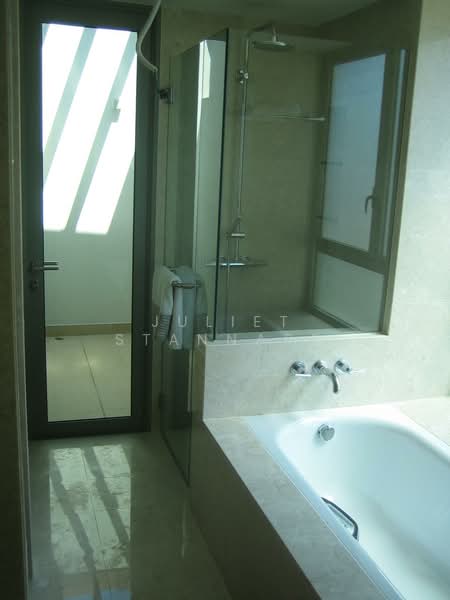 The Berth by the Cove, 216 Ocean Drive, 4 Bedrooms, 3,089 sqft, Condominium For Sale, by Juliet Stannard, 500151076 - Bathroom - PropertyGuru.com.sg