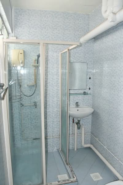 263 Tampines Street 21, 263 Tampines Street 21, 2 Bedrooms, 800 sqft, HDB Flat For Sale, by Olivia Tea, 500151077 - Bathroom - PropertyGuru.com.sg
