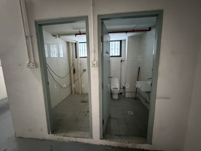Shun Li Industrial Park, 91 Kaki Bukit Avenue 1, 2,153 sqft, Light Industrial (B1) For Sale, by Larry Yeow, 500151102 - Bathroom - CommercialGuru.com.sg