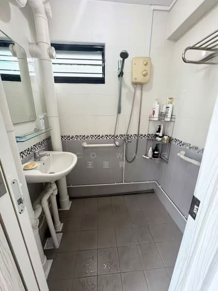 22 Telok Blangah Crescent, 22 Telok Blangah Crescent, 2 Bedrooms, 753 sqft, HDB Flat For Sale, by Coco Wang 王亚青, 500151125 - Bathroom - PropertyGuru.com.sg