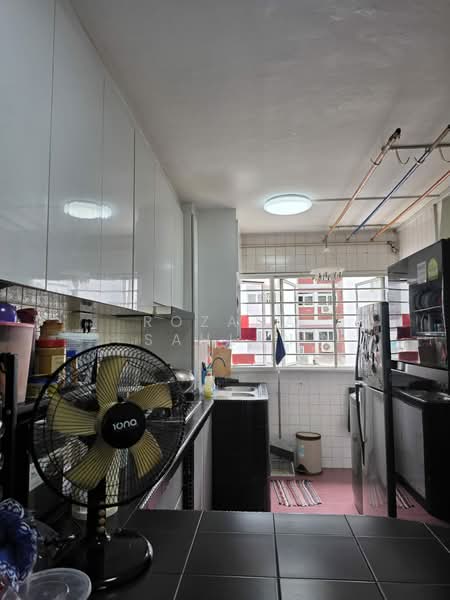 306 Woodlands Street 31, 306 Woodlands Street 31, 3 Bedrooms, 914 sqft, HDB Flat For Sale, by Rozana Sahlan, 500151131 - Kitchen - PropertyGuru.com.sg