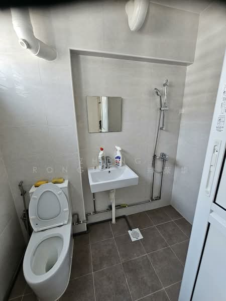 922 Jurong West Street 92, 922 Jurong West Street 92, 3 Bedrooms, 1,180 sqft, HDB Flat For Rent, by Zheng Ronghua 郑荣华, 500151139 - Bathroom - PropertyGuru.com.sg