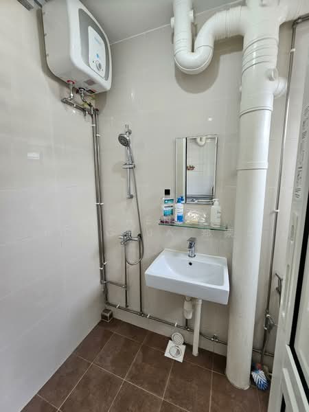 922 Jurong West Street 92, 922 Jurong West Street 92, 3 Bedrooms, 1,180 sqft, HDB Flat For Rent, by Zheng Ronghua 郑荣华, 500151139 - Bathroom - PropertyGuru.com.sg