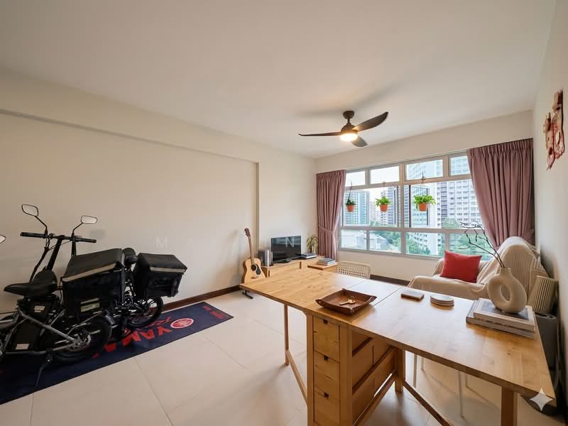 471B Upper Serangoon Crescent, 471B Upper Serangoon Crescent, 3 Bedrooms, 990 sqft, HDB Flat For Sale, by Martin Yeo, 500151170 - Living Room - PropertyGuru.com.sg