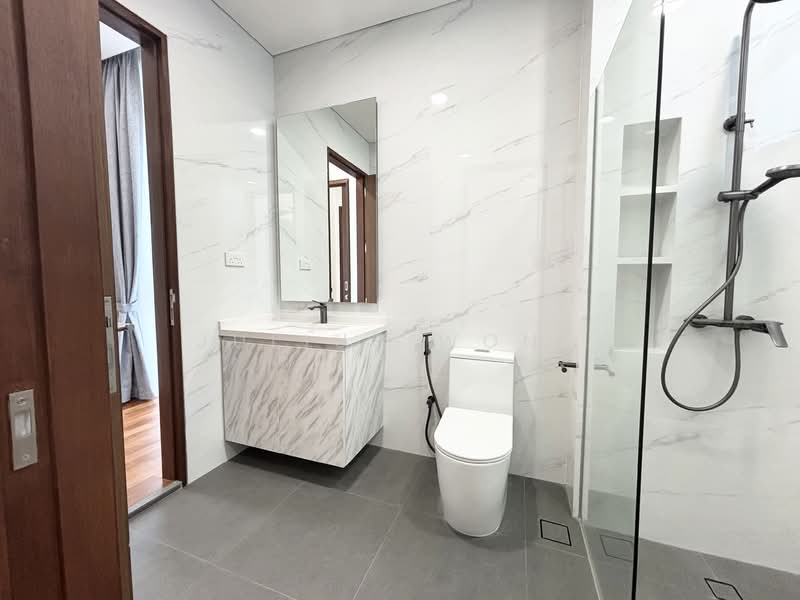 West Coast road, , 6 Bedrooms, 5,022 sqft, Corner Terrace For Rent, by Julius Wong, 500151178 - Bathroom - PropertyGuru.com.sg