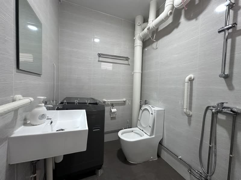 291 Choa Chu Kang Avenue 3, 291 Choa Chu Kang Avenue 3, 3 Bedrooms, 1,119 sqft, HDB Flat For Rent, by Marvin Ng K H, 500151180 - Bathroom - PropertyGuru.com.sg