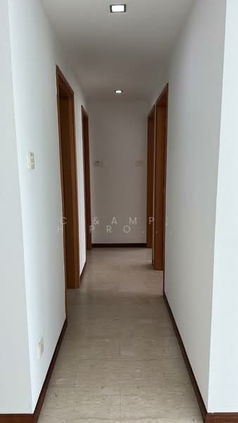 Sunglade, 9 Serangoon Avenue 2, 2 Bedrooms, 860 sqft, Condominium For Rent, by JACOB, 500151183 - Corridor - PropertyGuru.com.sg