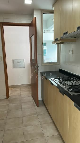 Sunglade, 9 Serangoon Avenue 2, 2 Bedrooms, 860 sqft, Condominium For Rent, by JACOB, 500151183 - Kitchen - PropertyGuru.com.sg