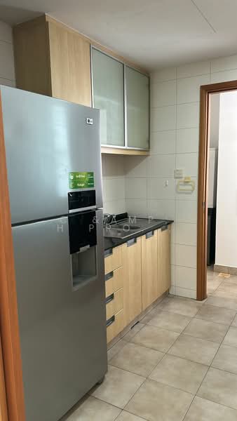 Sunglade, 9 Serangoon Avenue 2, 2 Bedrooms, 860 sqft, Condominium For Rent, by JACOB, 500151183 - Kitchen - PropertyGuru.com.sg