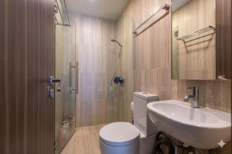 8 Raja, 8 Jalan Raja Udang, 4 Bedrooms, 2,024 sqft, Condominium For Sale, by Tan Tuan Yeow, 500151188 - Common bathroom 1 - PropertyGuru.com.sg