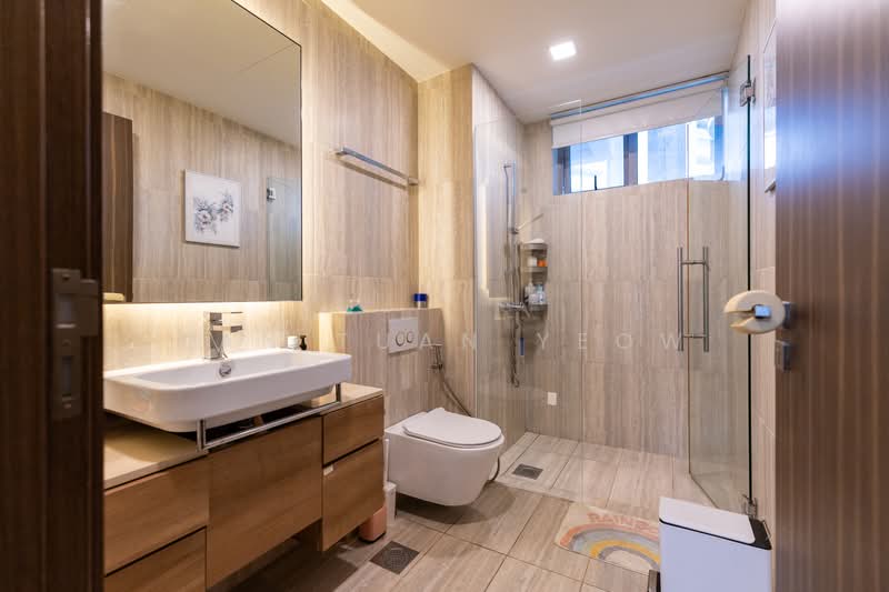 8 Raja, 8 Jalan Raja Udang, 4 Bedrooms, 2,024 sqft, Condominium For Sale, by Tan Tuan Yeow, 500151188 - Common bathroom 2 - PropertyGuru.com.sg