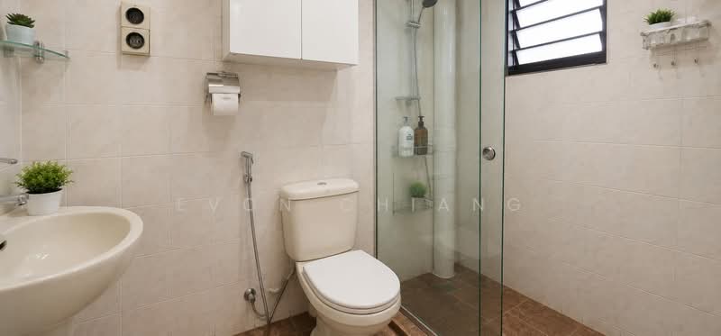125 Rivervale Street, 125 Rivervale Street, 3 Bedrooms, 1,076 sqft, HDB Flat For Sale, by Evon Chiang, 500151194 - Bathroom - PropertyGuru.com.sg