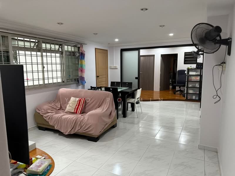 328 Woodlands Street 32, 328 Woodlands Street 32, 5 Bedrooms, 1,754 sqft, HDB Flat For Sale, by Yeo Po Min, 500151198 - Living Room - PropertyGuru.com.sg