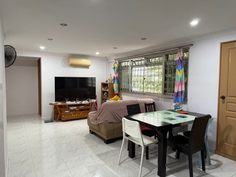 328 Woodlands Street 32, 328 Woodlands Street 32, 5 Bedrooms, 1,754 sqft, HDB Flat For Sale, by Yeo Po Min, 500151198 - Living Room - PropertyGuru.com.sg