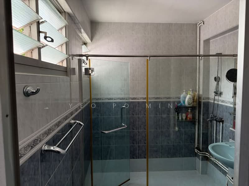 328 Woodlands Street 32, 328 Woodlands Street 32, 5 Bedrooms, 1,754 sqft, HDB Flat For Sale, by Yeo Po Min, 500151198 - Bathroom - PropertyGuru.com.sg