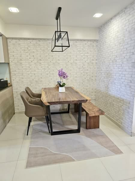 908 Tampines Avenue 4, 908 Tampines Avenue 4, 3 Bedrooms, 1,119 sqft, HDB Flat For Sale, by Adrian Tan, 500151211 - Dining Room - PropertyGuru.com.sg