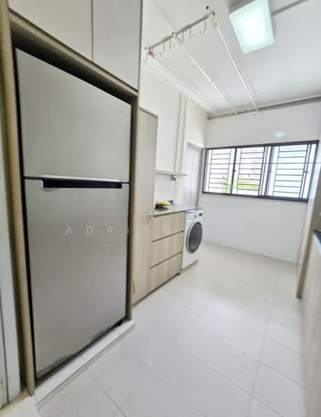 908 Tampines Avenue 4, 908 Tampines Avenue 4, 3 Bedrooms, 1,119 sqft, HDB Flat For Sale, by Adrian Tan, 500151211 - Kitchen - PropertyGuru.com.sg