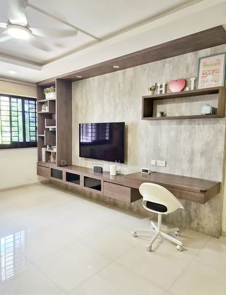 908 Tampines Avenue 4, 908 Tampines Avenue 4, 3 Bedrooms, 1,119 sqft, HDB Flat For Sale, by Adrian Tan, 500151211 - Living Room - PropertyGuru.com.sg