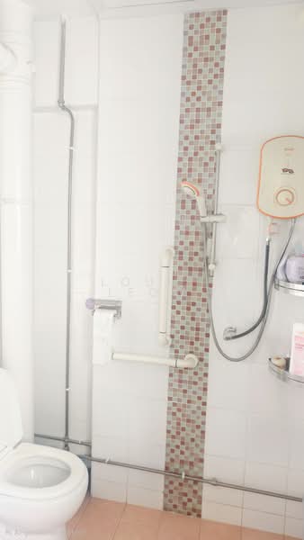 50 Teban Gardens Road, 50 Teban Gardens Road, 4 Bedrooms, 1,572 sqft, HDB Flat For Sale, by Louis Leow, 500151212 - Bathroom - PropertyGuru.com.sg