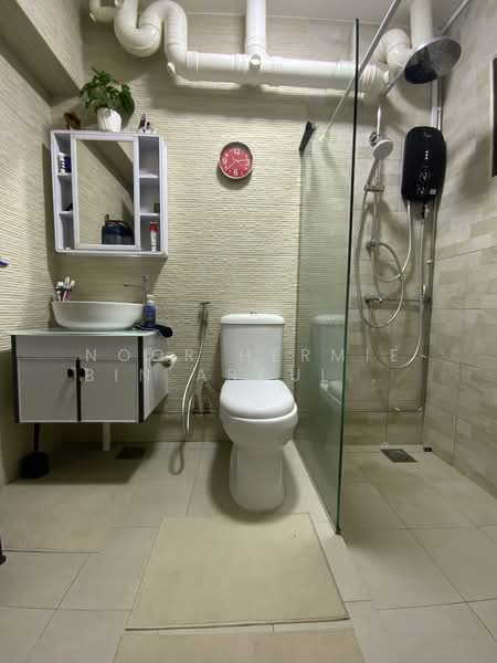 146 Rivervale Drive, 146 Rivervale Drive, 3 Bedrooms, 116 sqft, HDB Flat For Sale, by Noor Hermie Bin Abdul Malek, 500151218 - Master Bathroom - PropertyGuru.com.sg
