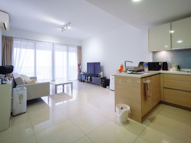 V on Shenton, 5 Shenton Way, 2 Bedrooms, 1,098 sqft, Condominium For Sale, by Felecia Cheong, 500151223 - Living Room - PropertyGuru.com.sg