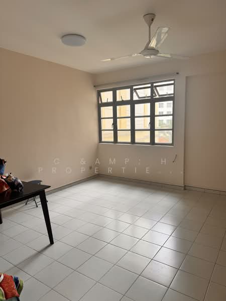 Azalea Park Condo, 6 Flora Road, 2 Bedrooms, 900 sqft, Condominium For Rent, by JEFFREY GOH, 500151225 - Living Room - PropertyGuru.com.sg