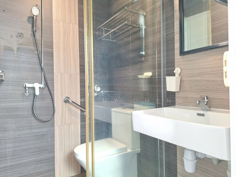 Binjai Park, Binjai Park, 3 Bedrooms, 1,033 sqft, Walk-up Apartment For Rent, by Anthony Cheng, 500151229 - Bathroom - PropertyGuru.com.sg