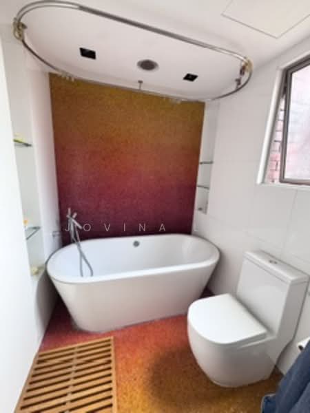 Nassim Mansion, 40 Nassim Hill, 4 Bedrooms, 3,520 sqft, Apartment For Rent, by Jovina Lau, 500151232 - Bathroom - PropertyGuru.com.sg