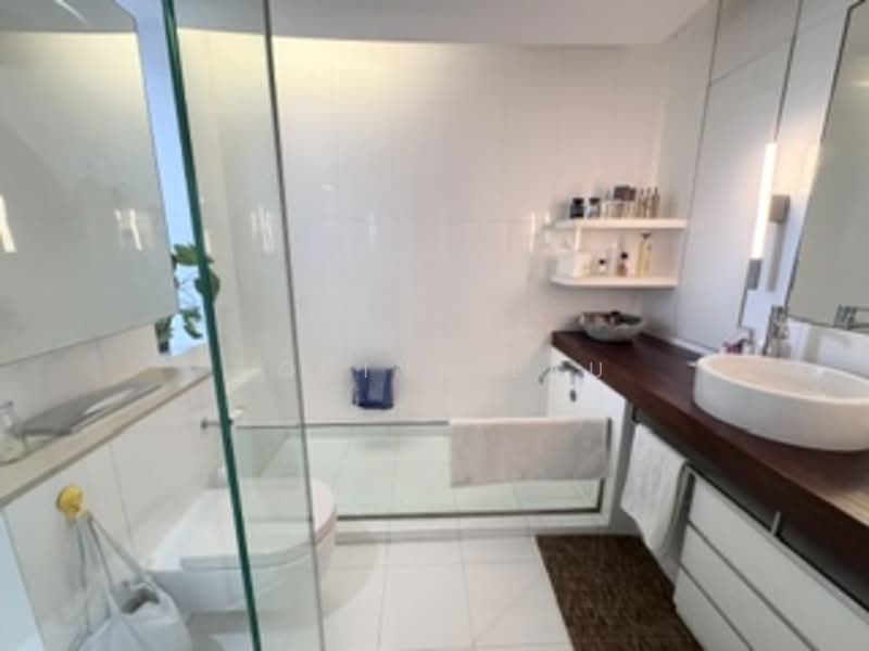 Nassim Mansion, 40 Nassim Hill, 4 Bedrooms, 3,520 sqft, Apartment For Rent, by Jovina Lau, 500151232 - Bathroom - PropertyGuru.com.sg