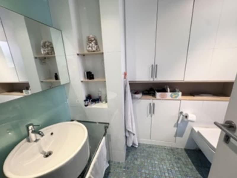 Nassim Mansion, 40 Nassim Hill, 4 Bedrooms, 3,520 sqft, Apartment For Rent, by Jovina Lau, 500151232 - Bathroom - PropertyGuru.com.sg