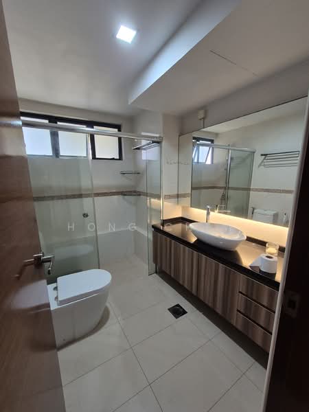 Westcove Condo, 10 West Coast Crescent, 2 Bedrooms, 1,087 sqft, Condominium For Rent, by Hong Chew, 500151241 - Bathroom - PropertyGuru.com.sg