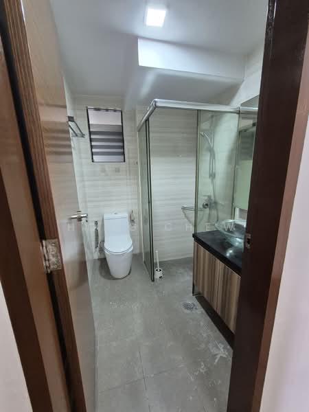 Westcove Condo, 10 West Coast Crescent, 2 Bedrooms, 1,087 sqft, Condominium For Rent, by Hong Chew, 500151241 - Bathroom - PropertyGuru.com.sg