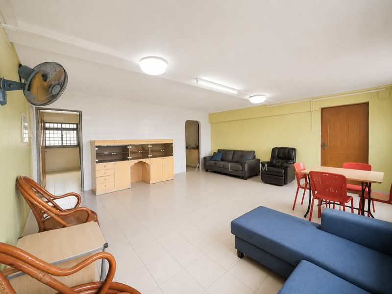 662 Yishun Avenue 4, 662 Yishun Avenue 4, 3 Bedrooms, 1,119 sqft, HDB Flat For Sale, by Elysia Lim, 500151243 - Living Room - PropertyGuru.com.sg