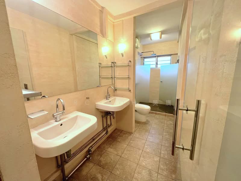 10D Bedok South Avenue 2, 10D Bedok South Avenue 2, 4 Bedrooms, 1,517 sqft, HDB Flat For Sale, by Marc Goh 吴膺武, 500151257 - Extra Huge Master Bathroom with 2 basin! - PropertyGuru.com.sg