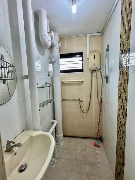 52 New Upper Changi Road, 52 New Upper Changi Road, 3 Bedrooms, 904 sqft, HDB Flat For Sale, by Jeremiah Kan, 500151260 - Bathroom - PropertyGuru.com.sg