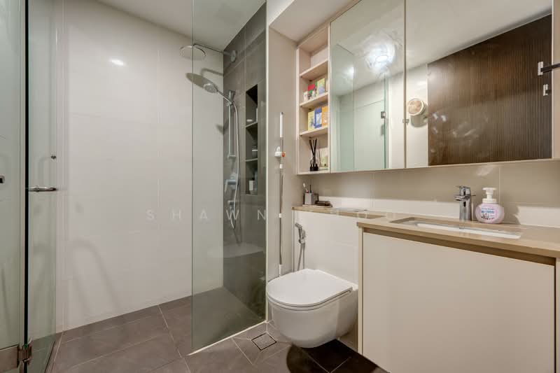 The Gazania, 9 How Sun Drive, 2 Bedrooms, 700 sqft, Condominium For Sale, by Shawn Khoo, 500151275 - Bathroom - PropertyGuru.com.sg