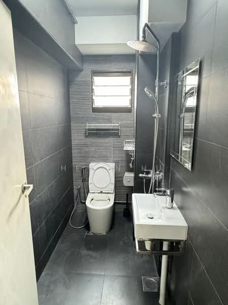 119B Kim Tian Road, 119B Kim Tian Road, 3 Bedrooms, 990 sqft, HDB Flat For Rent, by Helen HU, 500151276 - Bathroom - PropertyGuru.com.sg