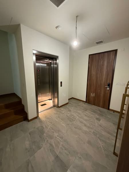 Belgravia Ace, 100 Belgravia Drive, 5 Bedrooms, 4,058 sqft, Semi-Detached House For Rent, by Jaden Lim, 500151280 - Entrance - PropertyGuru.com.sg