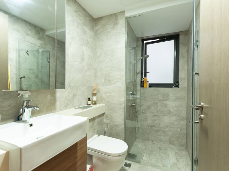 Affinity At Serangoon, 18 Serangoon North Avenue 1, 3 Bedrooms, 850 sqft, Condominium For Sale, by Bryan Luke Ng, 500151284 - Common Bathroom - PropertyGuru.com.sg