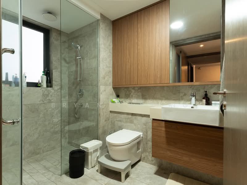Affinity At Serangoon, 18 Serangoon North Avenue 1, 3 Bedrooms, 850 sqft, Condominium For Sale, by Bryan Luke Ng, 500151284 - Master Bathroom - PropertyGuru.com.sg